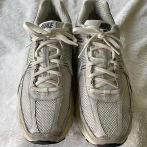 Nike Light Gray Vomero Sneakers